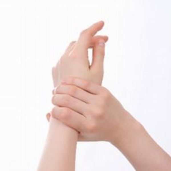 新宿区で手や手首の痛み、指の痛み、腱鞘炎は千代田区神田大手町のメディカルスポーツ整骨院鍼灸院へ