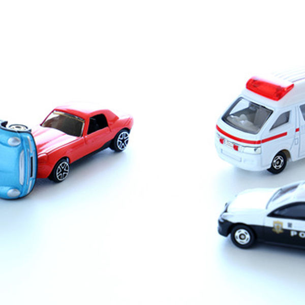 千代田区神田で交通事故で首のむち打ち症や背中の痛みはメディカルスポーツ整骨院鍼灸院にご相談下さい