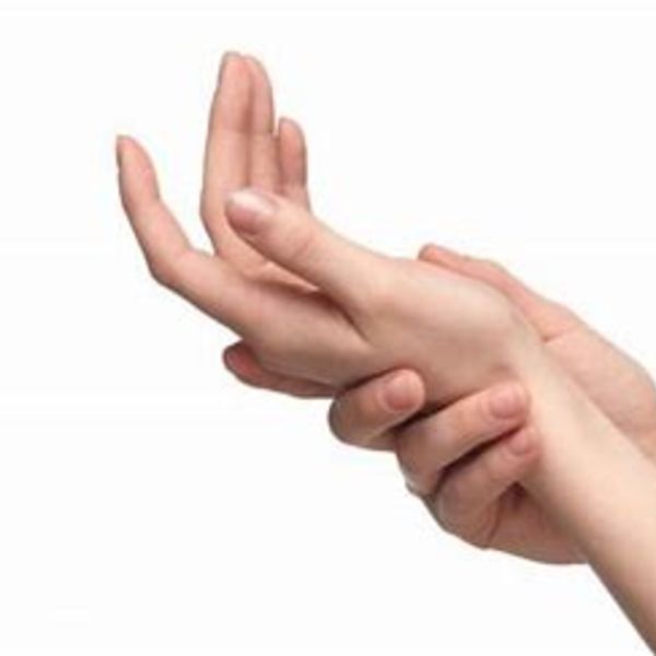 文京区在住の女性が手首の痛みや腫れ、腱鞘炎で神田大手町のメディカルスポーツ整骨院鍼灸へ